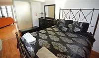 Hotel Toronto Escape - The Sapphire Suite